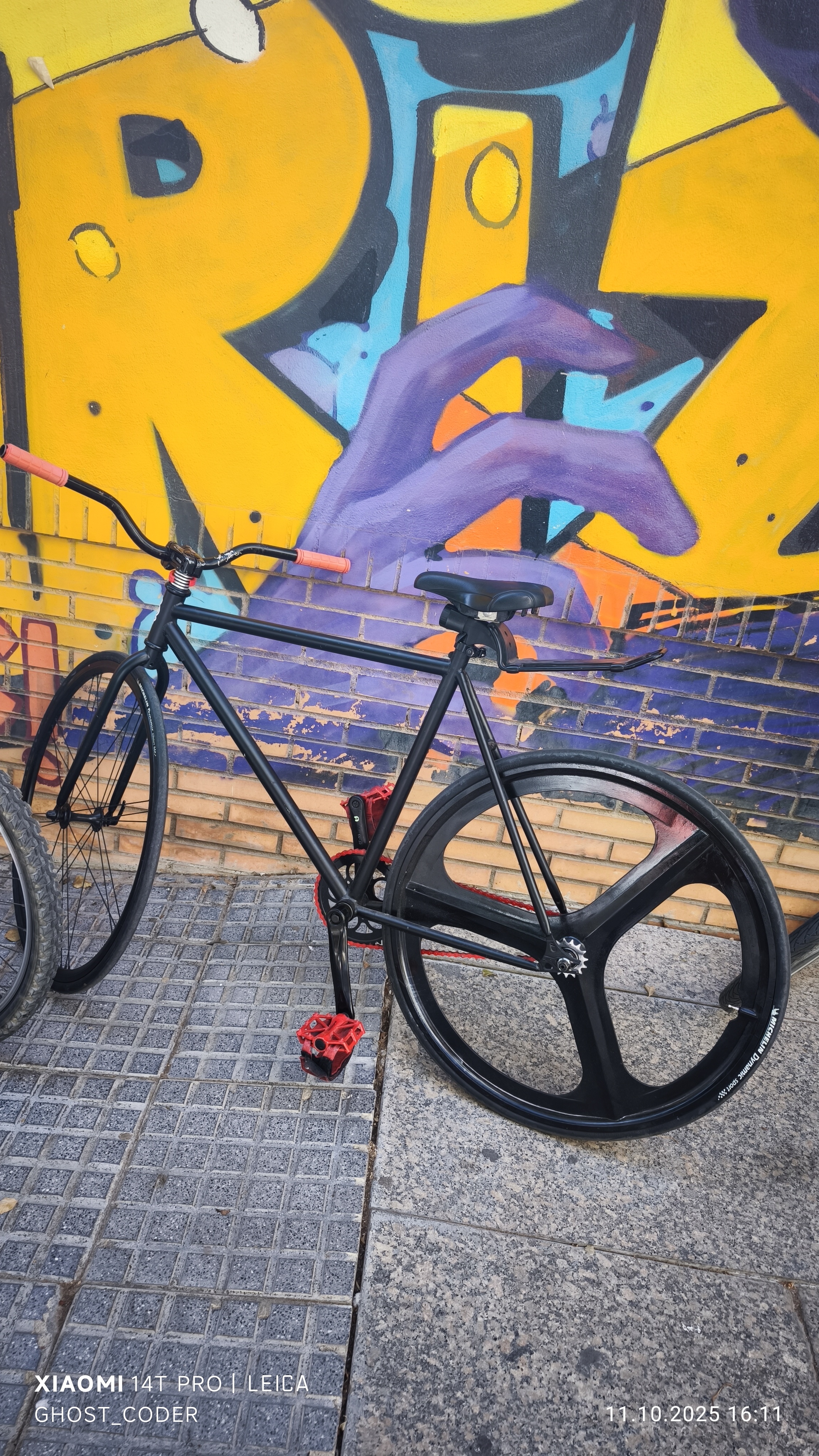 Familienfreundliche Fahrräder beim Verleih in Madrid